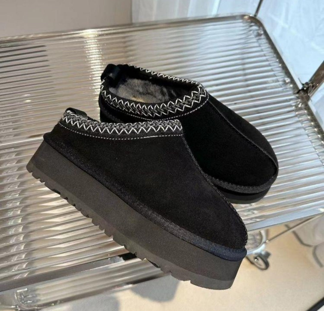 Thassy Black winter slippers